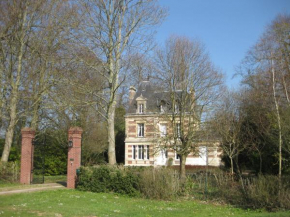  Château de Launay  Мери-Корбон